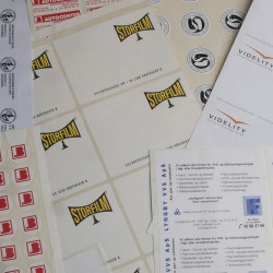 Etiketter med logo tryk