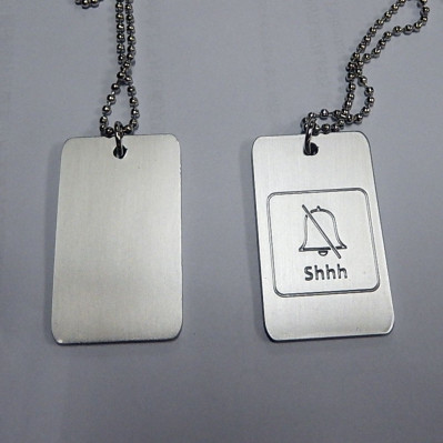 Dogtags til Anden Shhh show logopræg